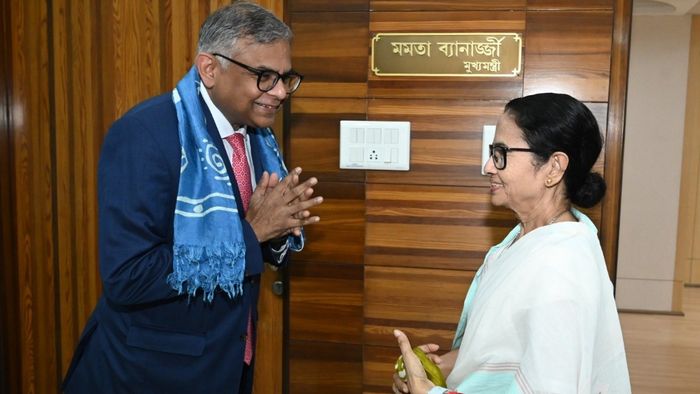 টাটা গোষ্ঠীর চেয়ারম্যানের সঙ্গে সাক্ষাৎ মমতার।
