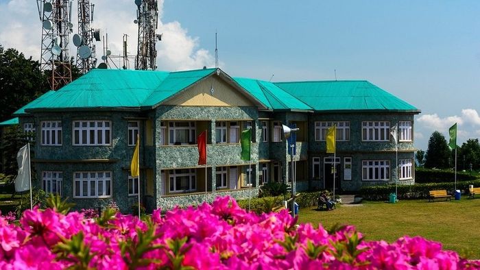 ভিড় এড়িয়ে গরমে ঘোরা সেরা ঠিকানা কালিম্পঙের সর্বোচ্চ পর্যটনকেন্দ্র