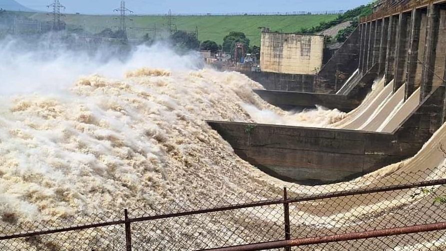 আরও ৪৫ হাজার কিউসেক জল ছেড়ে দিল DVC, কোন ৪ জেলায় বন্যার অ্যালার্ট?