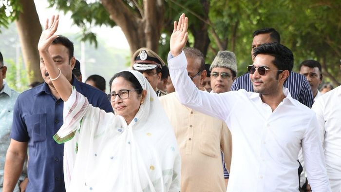 আজ অভিষেককে নিয়ে মমতার মিছিল