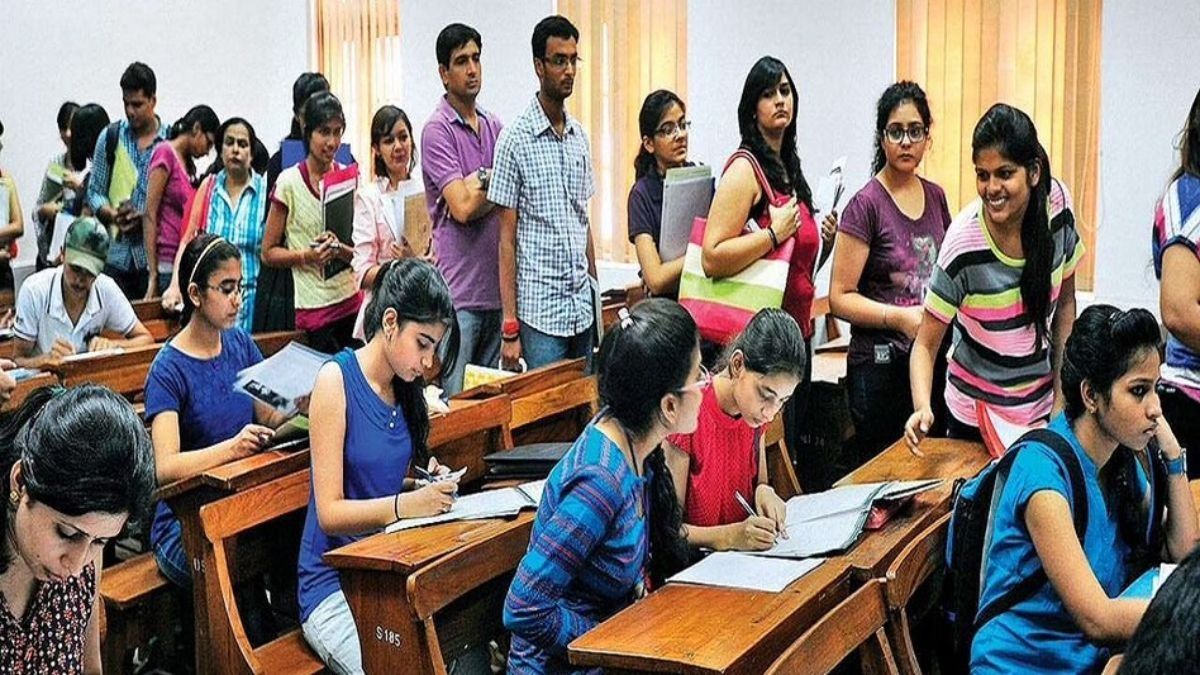 ২১ জুলাই এই বিশ্ববিদ্যালয়ে পরীক্ষা বাতিলে বিতর্ক, শাসকদলের 'শহিদ দিবস' বলে? খোঁজ নিল bangla.aajtak.in