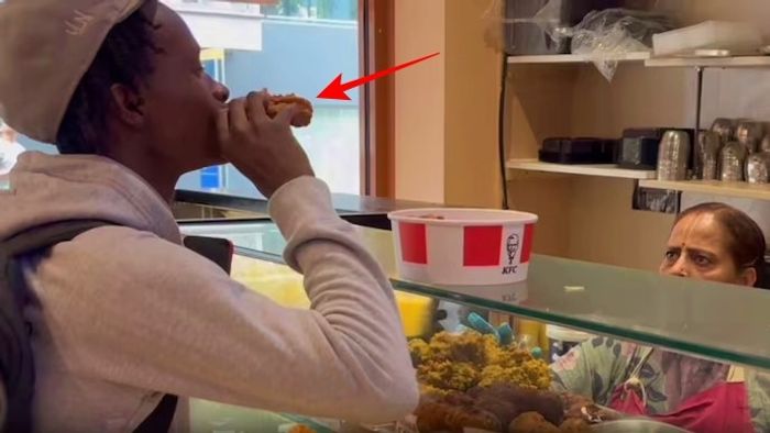 ইসকনের রেস্তরাঁয় চিকেন