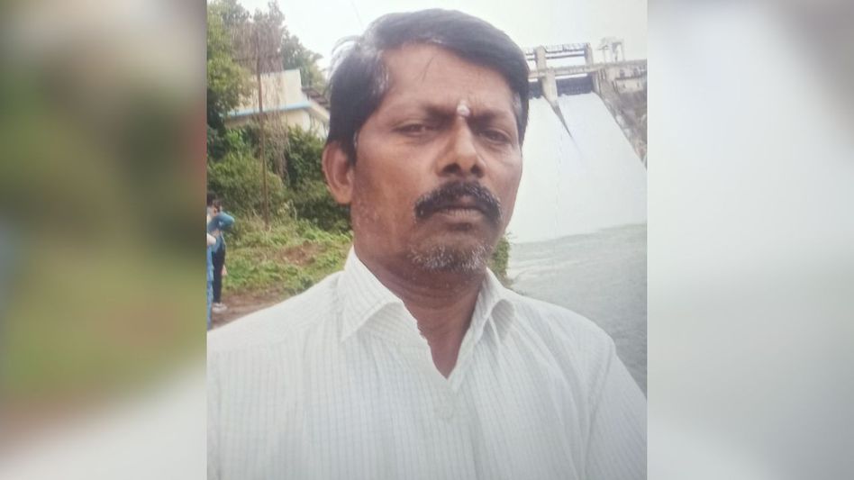 অন্য সম্প্রদায়ের ছেলের সঙ্গে পালিয়েছে মেয়ে, থানার সামনে বিষ খেয়ে আত্মহত্যা বাবার অন্য সম্প্রদায়ের ছেলের সঙ্গে পালিয়েছে মেয়ে, থানার সামনে বিষ খেয়ে আত্মহত্যা বাবার