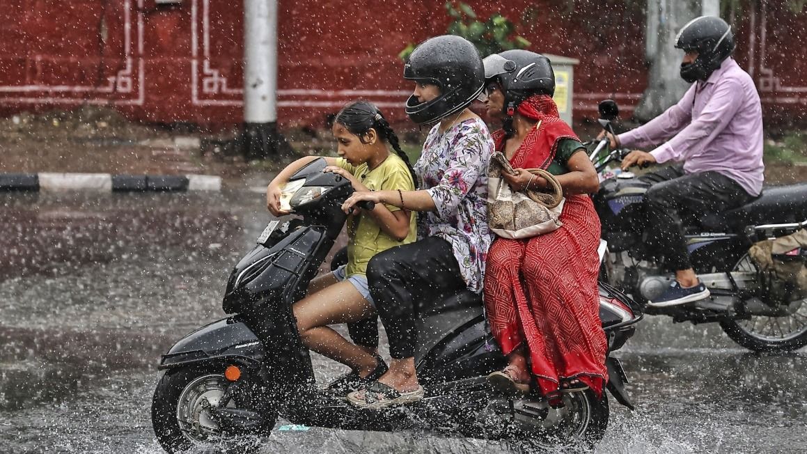 ভারী বৃষ্টির পূর্বাভাস।-ফাইল ছবি