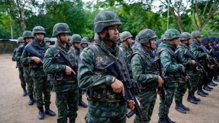 কম্বোডিয়া ও থাইল্যান্ডের মধ্যে সংঘর্ষ।