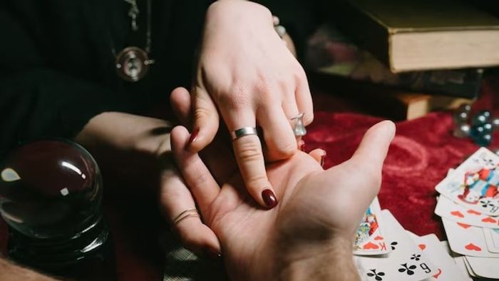 হাতে এই চিহ্ন থাকলে কখনই টাকা-পয়সার অভাব হয় না