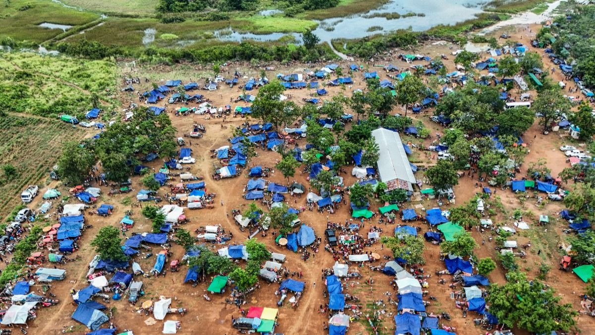 থাইল্যান্ড এবং কম্বোডিয়ার মধ্যে চলমান সীমান্ত বিরোধ রবিবার চতুর্থ দিনেও শেষ হয়নি