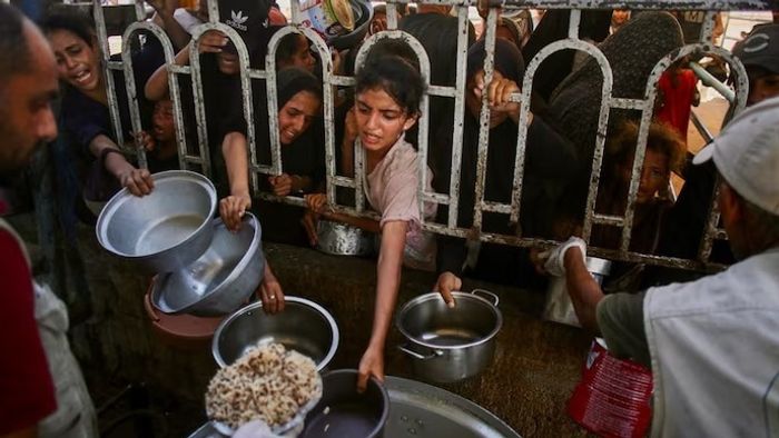 গাজায় খাদ্যদ্রব্য সরবরাহ এবং ত্রাণ পাঠানোর গতি বজায় রাখতেই এই পদক্ষেপ।