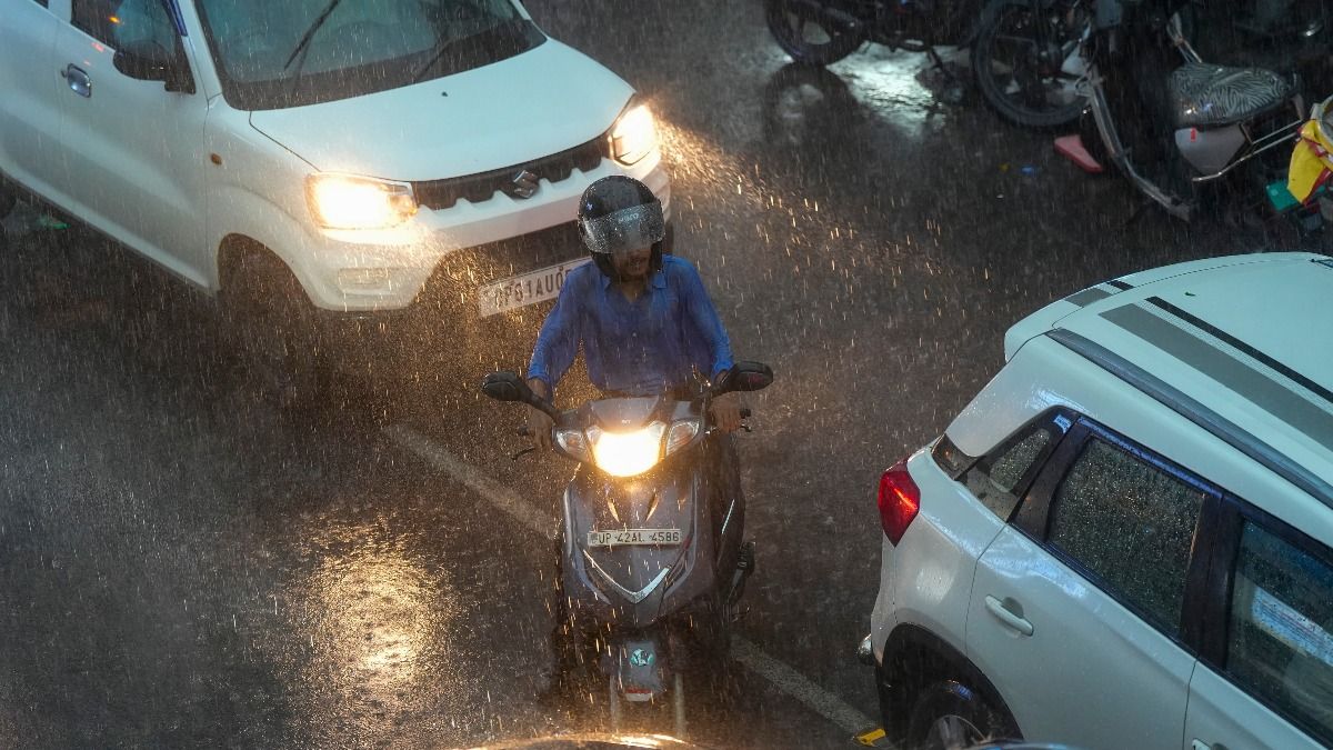 সোমবার বিকেলে বৃষ্টির সম্ভাবনা, মঙ্গল-বুধেও ভারী বর্ষণ; কোন কোন জেলায়? 