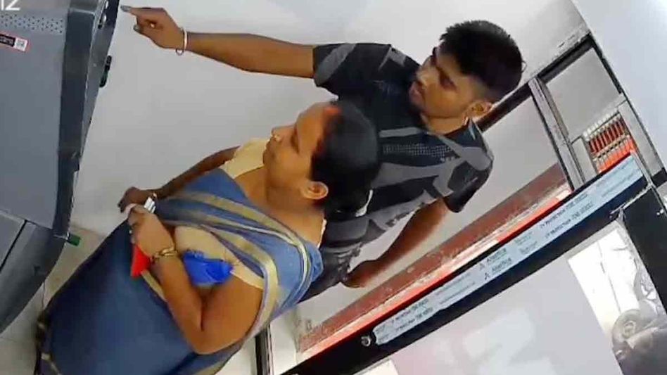 চোখের নিমেষে ATM কার্ড পাল্টে মহিলার ৪০ হাজার টাকা চুরি, গ্রেফতার ২ চোখের নিমেষে ATM কার্ড পাল্টে মহিলার ৪০ হাজার টাকা চুরি, গ্রেফতার ২