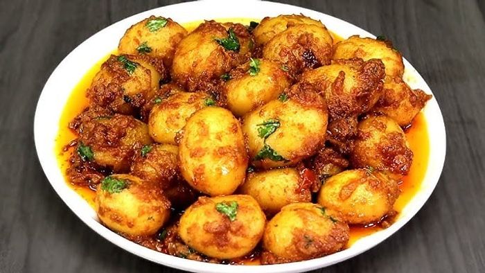 এভাবে বানান নিরামিষ আলুর দম, মুখে লেগে থাকবে