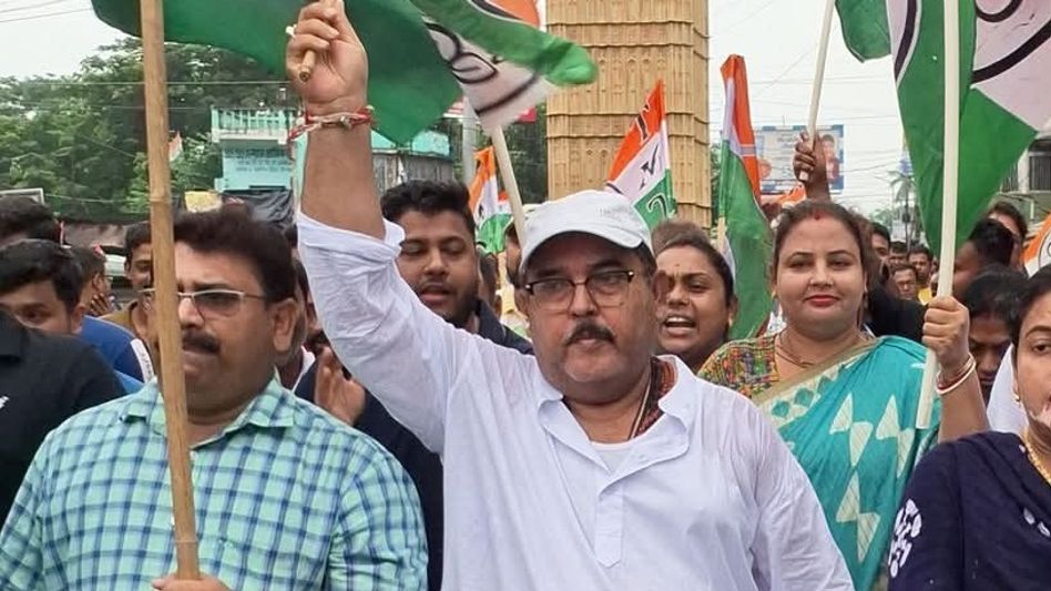 'CAA আবেদন করলে মিলবে না লক্ষ্মীর ভাণ্ডার', বললেন বনগাঁর পুর চেয়ারম্যান 'CAA আবেদন করলে মিলবে না লক্ষ্মীর ভাণ্ডার', বললেন বনগাঁর পুর চেয়ারম্যান