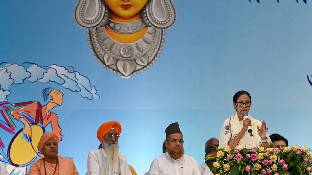 সেই ১০ হাজার দিয়ে শুরু, তারপর কীভাবে বেড়েছে ক্লাবগুলির দুর্গাপুজো অনুদান? রইল 