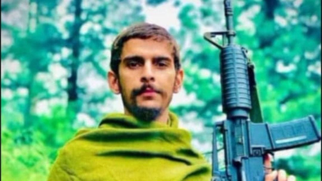ওই জঙ্গির অন্ত্যেষ্টিতে হানিফ ও তার দলবল হাজির হয়। 