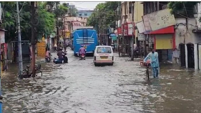 প্লাবিত বালুরঘাট-মালদা, জল নামছে তিস্তার; উত্তরে বৃষ্টি চলবে