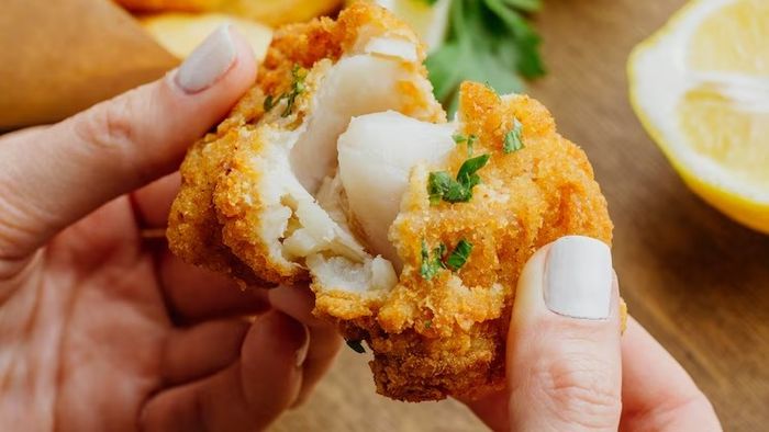 একঘেয়ে মাছের ঝোল ছাড়ুন, এভাবে বানান দুর্দান্ত ফিশ চপ