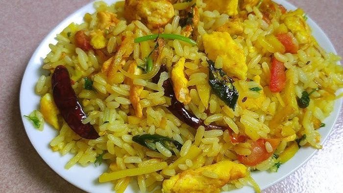 বাসি ভাত ফেলে দেন নাকি? নষ্ট না করে বানিয়ে নিন ভাত ভাজা