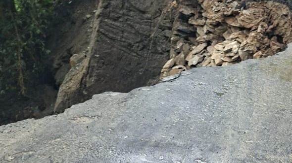 ফের বৃষ্টি-ধসে বিপর্যস্ত শিলিগুড়ি-সিকিম যোগাযোগ, বন্ধ জাতীয় সড়ক