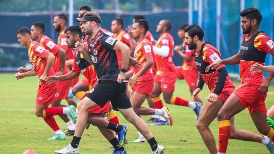 কলকাতা লিগে হ্যাটট্রিকের সামনে ইস্টবেঙ্গল, তবুও কেন চিন্তায় কোচ বিনো? কলকাতা লিগে হ্যাটট্রিকের সামনে ইস্টবেঙ্গল, তবুও কেন চিন্তায় কোচ বিনো?