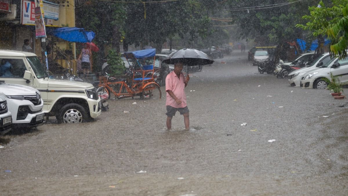 রাজ্যজুড়ে ফের অতিবৃষ্টির অ্যালার্ট, দুর্যোগ থামবে কবে?