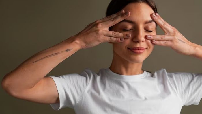 চোখের নীচের কালো দাগ সারাবে মধু, জানুন কীভাবে কাজে লাগাবেন