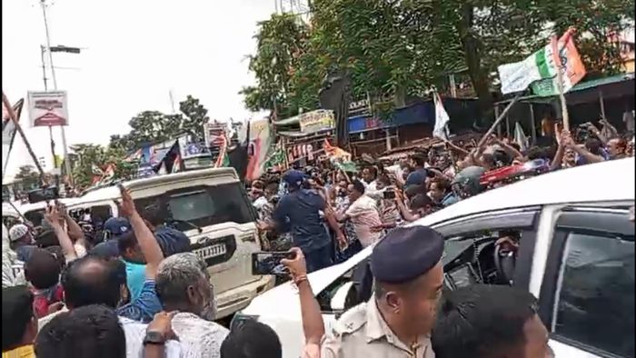 শুভেন্দু অধিকারীর কনভয়ে হামলা।-ফাইল ছবি