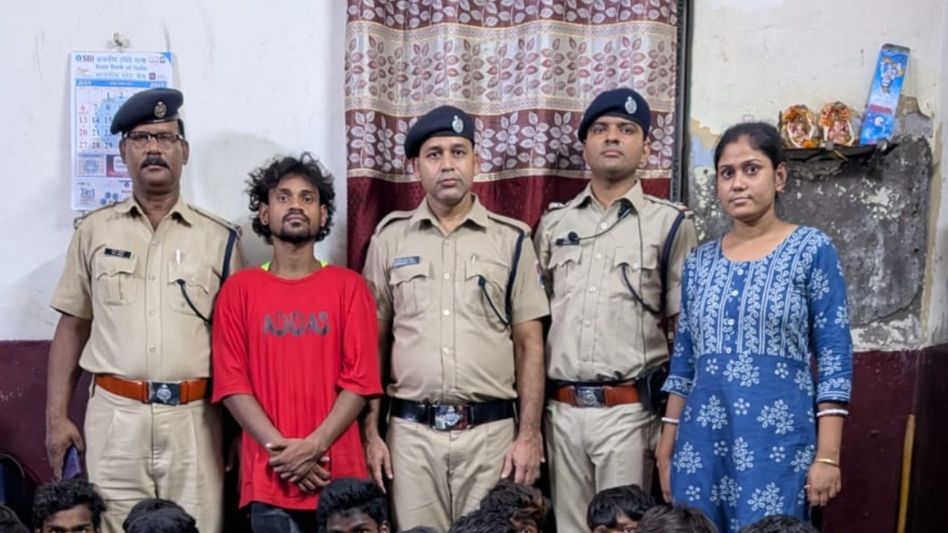 হাওড়া স্টেশনে ১৮ জন কিশোর-কিশোরী উদ্ধার, কন্যাকুমারী পাচারের ছক বানচাল করল RPF হাওড়া স্টেশনে ১৮ জন কিশোর-কিশোরী উদ্ধার, কন্যাকুমারী পাচারের ছক বানচাল করল RPF