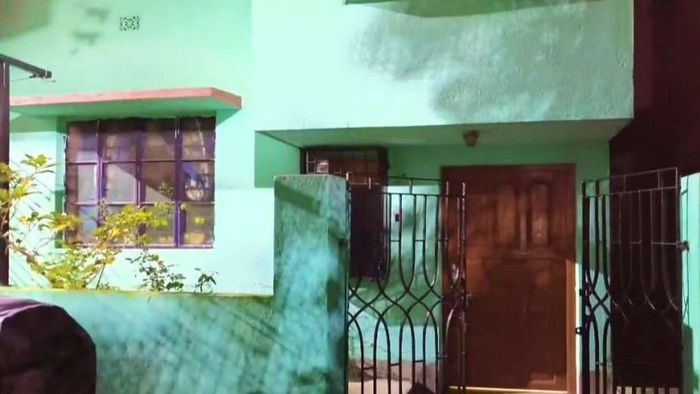 এই বাড়িতে ঘটে ঘটনাটি