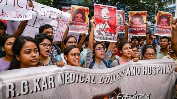CBI চাইছে হাত গুটিয়ে নিতে, গুরুতর অভিযোগ নির্যাতিতার মা-বাবার, ফেরালেন পুরস্কারও 