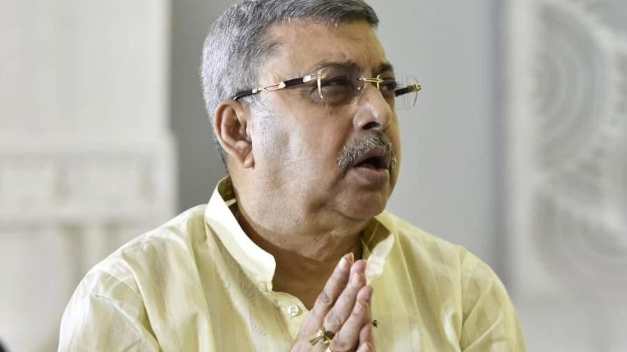 'দিদিকে উল্টোপাল্টা বলে ফেলেছি,' হঠাত্‍ সুর নরম কল্যাণের, 'হাওয়া' বুঝেই?