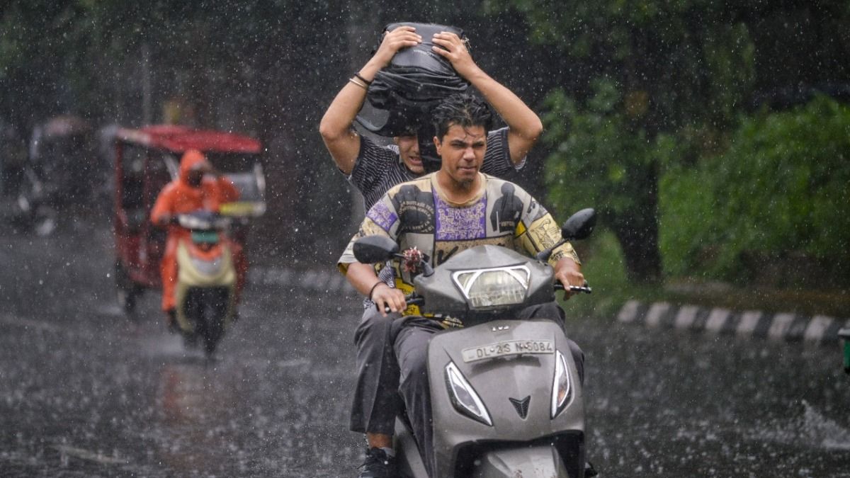 নিম্নচাপের জেরে কোন কোন জেলায় কেমন বৃষ্টি হবে? স্পেশাল বুলেটিন