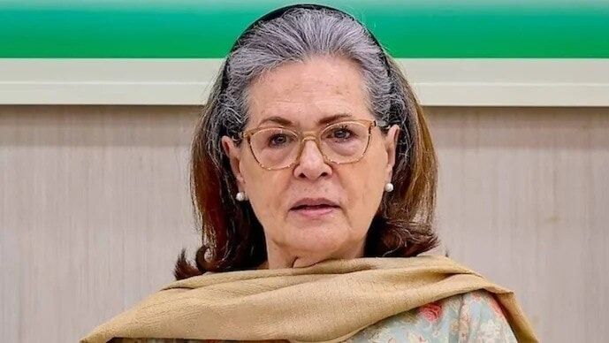 ভারতের নাগরিক হওয়ার আগেই ভোটার লিস্টে সনিয়া গান্ধীর নাম, বিরাট অভিযোগ BJP-র