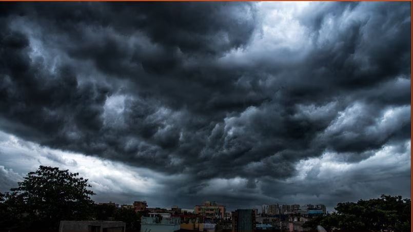 নিম্নচাপ শক্তি বাড়িয়েছে, বাংলাজুড়ে বৃষ্টির পূর্বাভাস, কত দিন চলবে দুর্যোগ?