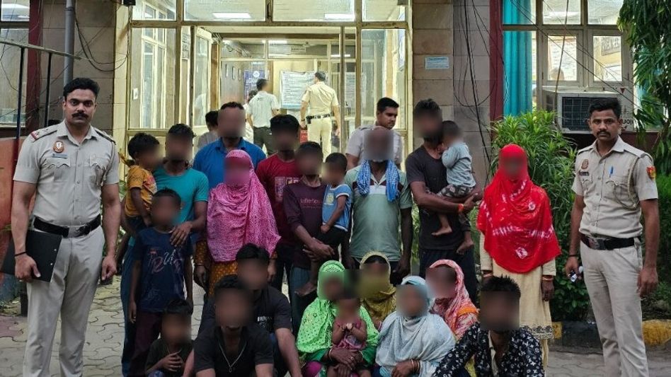 অবৈধ বাংলাদেশিদের ধরপাকড় চলবে, জানিয়ে দিল সুপ্রিম কোর্ট অবৈধ বাংলাদেশিদের ধরপাকড় চলবে, জানিয়ে দিল সুপ্রিম কোর্ট