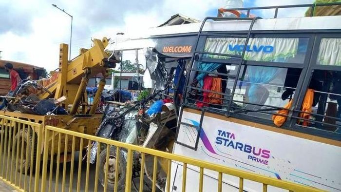 বর্ধমানে বাস দুর্ঘটনা