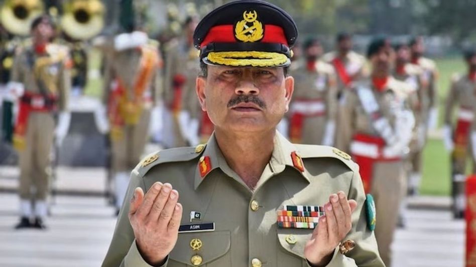 'আল্লা আমায় রক্ষাকর্তা বানিয়ে পাঠিয়েছেন' এবার নিজেকে 'আল্লার দূত' বললেন মুনির 'আল্লা আমায় রক্ষাকর্তা বানিয়ে পাঠিয়েছেন' এবার নিজেকে 'আল্লার দূত' বললেন মুনির