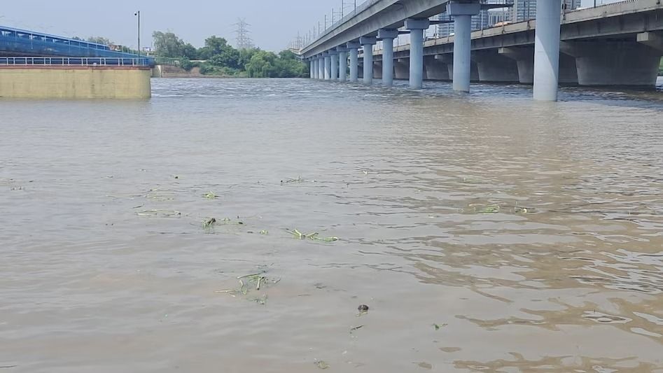 দিল্লিতে বন্যার আশঙ্কা, হাথিনিকুন্ড ব্যারেজ থেকে কয়েক লক্ষ কিউসেক জল ছাড়া হল
