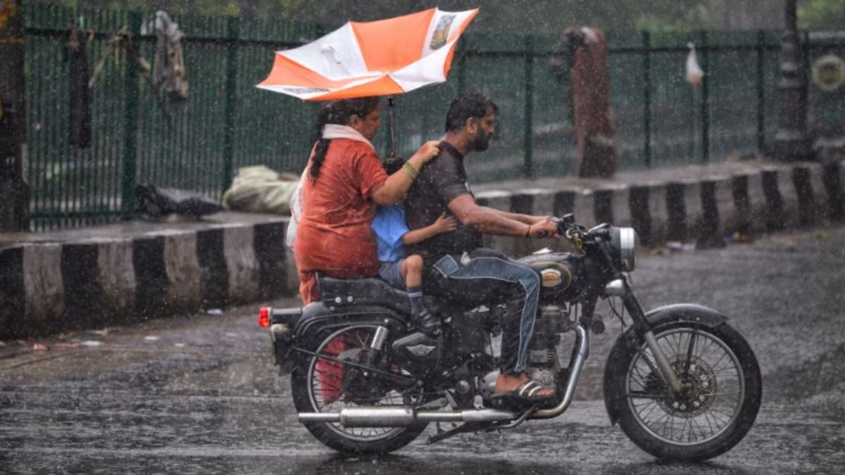 ভোরে ঝকঝকে আকাশ-মনোরম হাওয়া, ওদিকে সাগরে গভীর নিম্নচাপ, আবার বৃষ্টি?