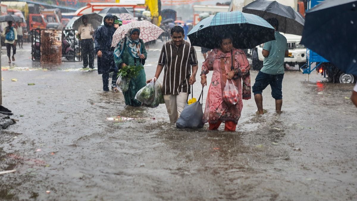 দমকা ঝোড়ো হাওয়ার সঙ্গে ভারী বৃষ্টি; ২২ অগাস্ট পর্যন্ত 'অ্যালার্ট'; কোন কোন জেলায়?
