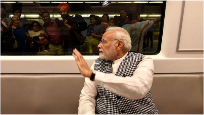 মেট্রোয় নরেন্দ্র মোদী।-ফাইল ছবি