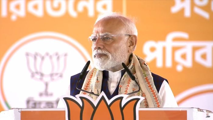 দমদমের জনসভায় প্রধানমন্ত্রী নরেন্দ্র মোদী।