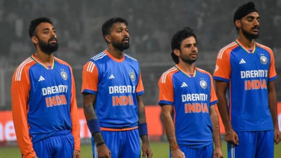 অদ্ভুত কাকতালীয়, টিম ইন্ডিয়ার জার্সিতে দেখা গেছে যেসব কোম্পানি, সব গায়েব!