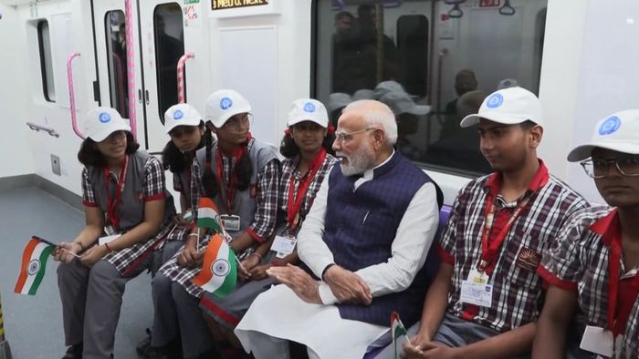 মেট্রোয় প্রধানমন্ত্রী নরেন্দ্র মোদী।-ফাইল ছবি