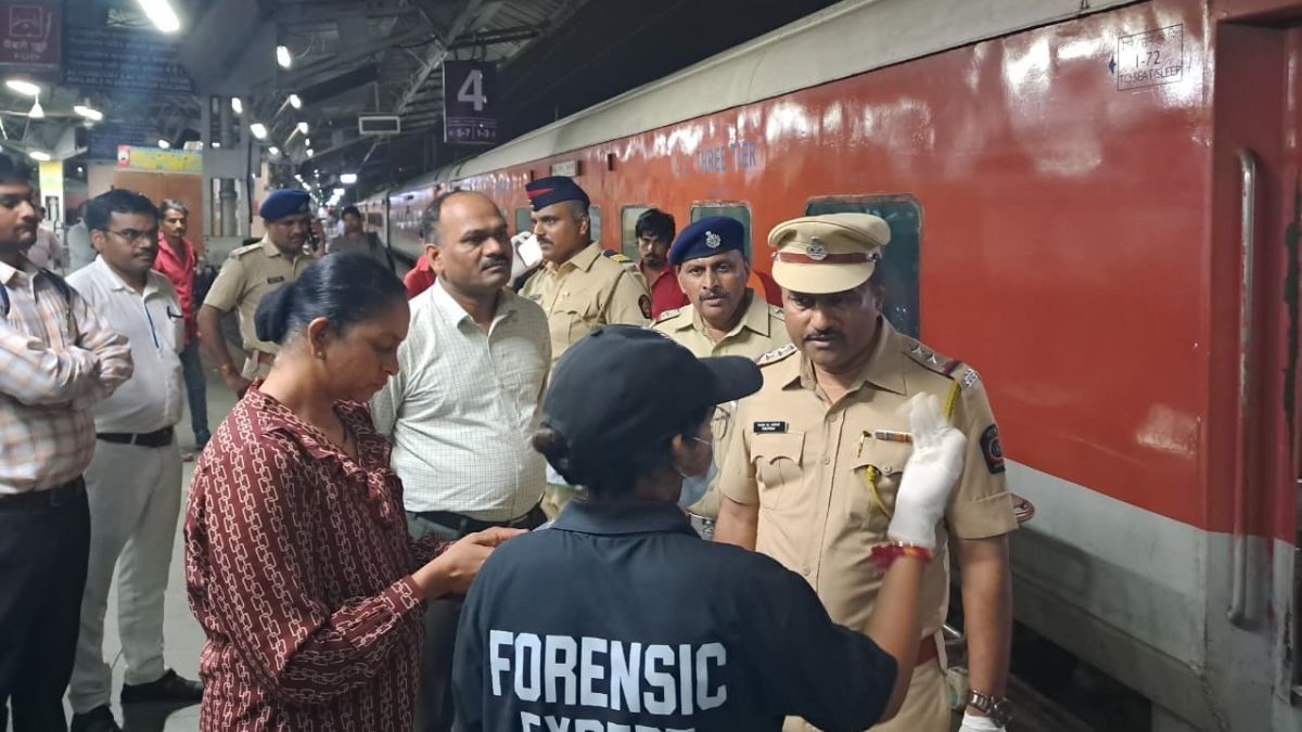 এক্সপ্রেস ট্রেনের এসি কোচের টয়লেটে উদ্ধার ৫ বছরের  শিশুর মৃতদেহ! খুন?