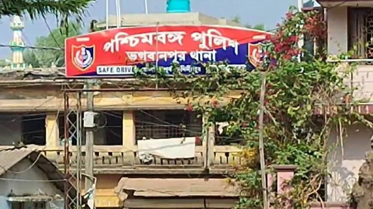 ভগবানপুরে প্রকাশ্যে শিক্ষকের হাত কেটে নিল দুষ্কৃতী, হাড়হিম ঘটনা 