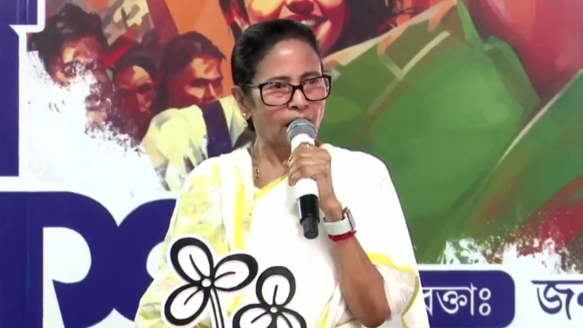 'বাংলার বদনাম করতে টাকা দিয়ে সিনেমা বানাচ্ছে'  'বেঙ্গল ফাইলস'-কে নিশানা মমতার?