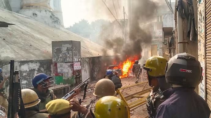 মাত্র ১৫ শতাংশে এসে ঠেকেছে হিন্দু, সম্ভল হিংসা নিয়ে যোগীর কাছে রিপোর্ট পেশ 