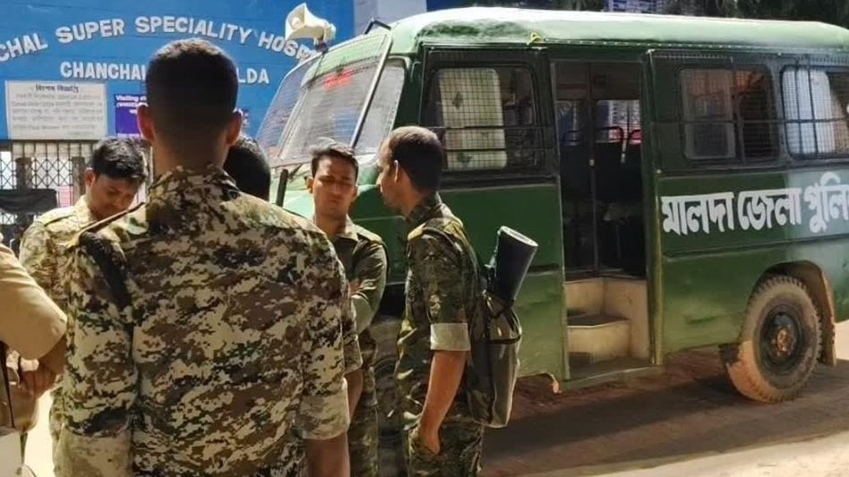 চাঁচলে বিজেপির গোষ্ঠী সংঘর্ষে জখম অন্তত ৭, আটক ৫ চাঁচলে বিজেপির গোষ্ঠী সংঘর্ষে জখম অন্তত ৭, আটক ৫