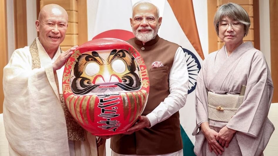 জাপানের দারুমা পুতুল উপহার পেলেন মোদী, এর কাজ কী?