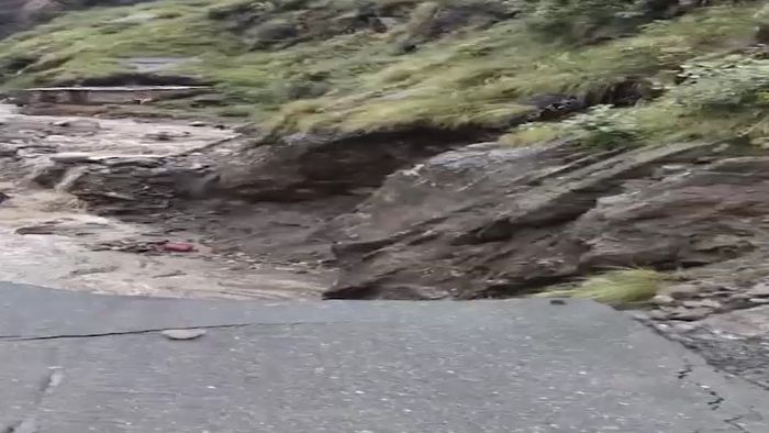 রামবানে মেঘ ভাঙা বৃষ্টিতে ধস